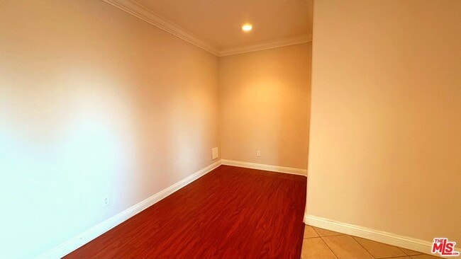 421 E Santa Anita Ave in Burbank, CA - Building Photo - Building Photo