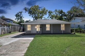 1222 Bernard St in Pasadena, TX - Building Photo - Building Photo
