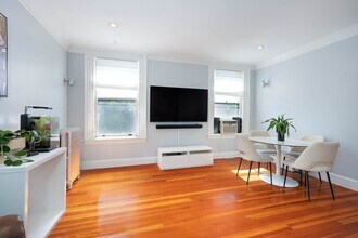 1064 Beacon St, Unit 12 in Brookline, MA - Building Photo - Building Photo