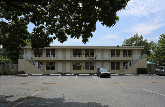 Meridian Apartments in Fort Lauderdale, FL - Building Photo - Building Photo