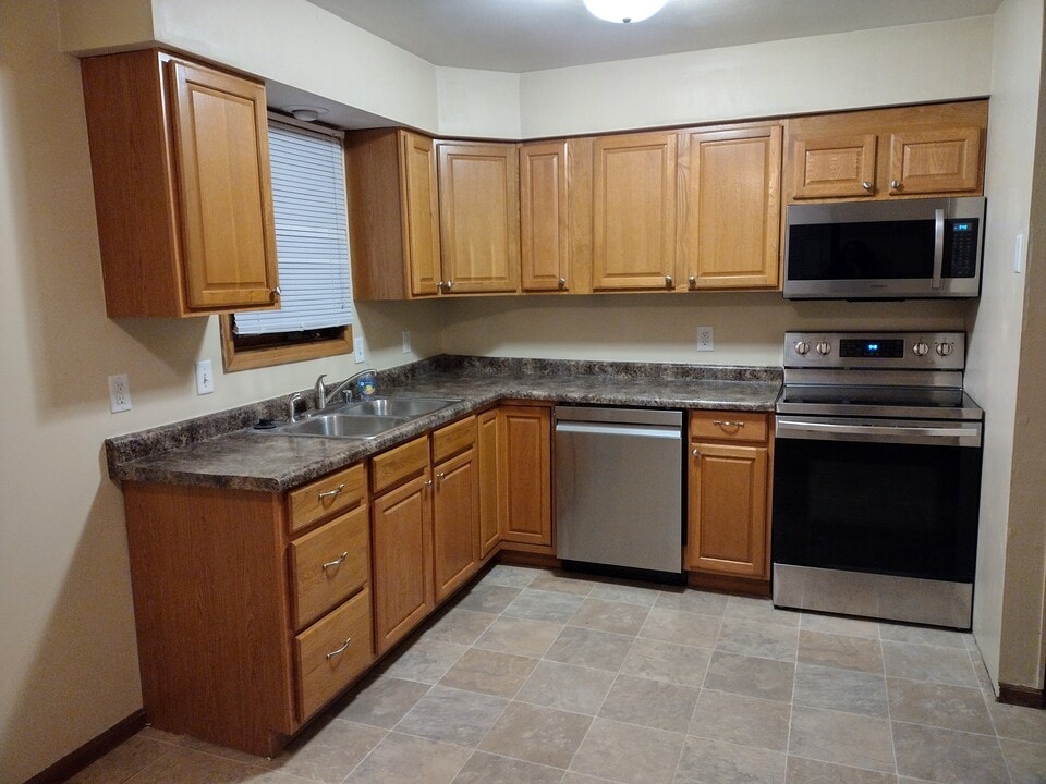 908 N Bird St in Sun Prairie, WI - Building Photo