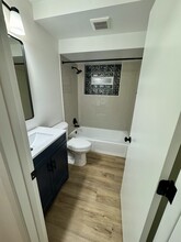 101 N Avon Rd, Unit Apt 1 in Elmhurst, IL - Building Photo - Building Photo