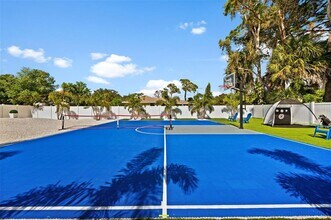 1899 Vamo Way in Sarasota, FL - Building Photo - Building Photo