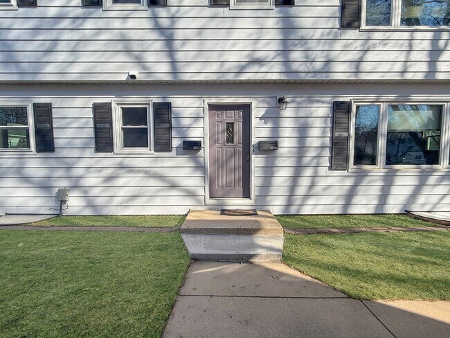 5848 Washburn Ave S in Minneapolis, MN - Building Photo - Building Photo