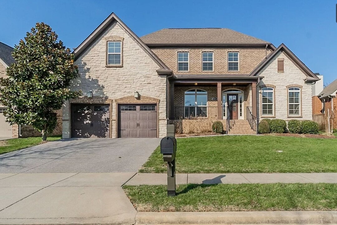 8273 Middlewick Ln in Nolensville, TN - Building Photo