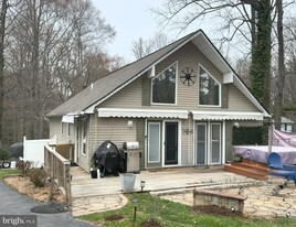 864 Crystal Rock Rd in Lusby, MD - Building Photo