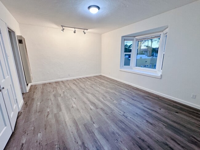 1054 Winchester Ave, Unit 1054 Winchester