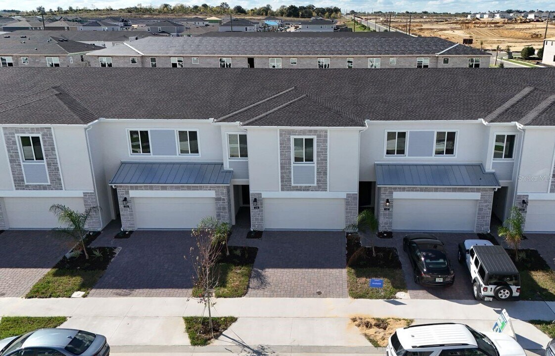 232 Nine Iron Dr in Davenport, FL - Building Photo