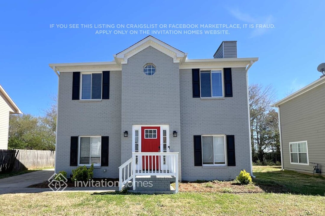 5211 Oaktree Trail in Stonecrest, GA - Building Photo