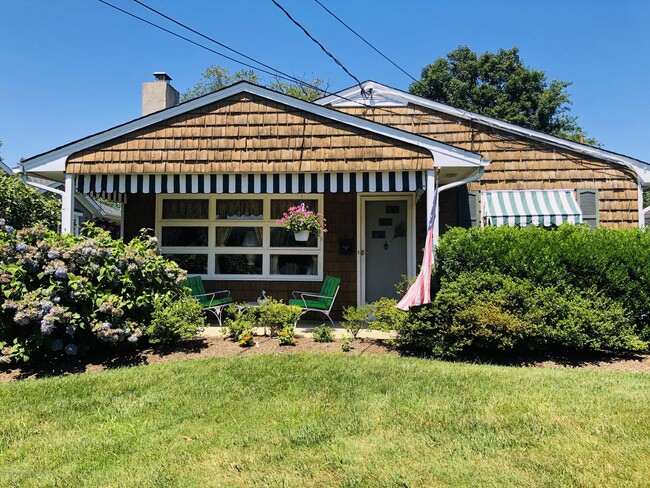 property at 814 Shore Rd