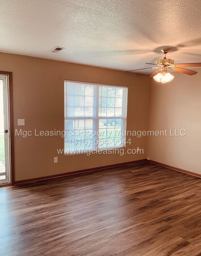 200-202 NW Parker Dr in Grain Valley, MO - Building Photo - Building Photo