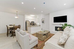 710 Bering Dr in Houston, TX - Building Photo