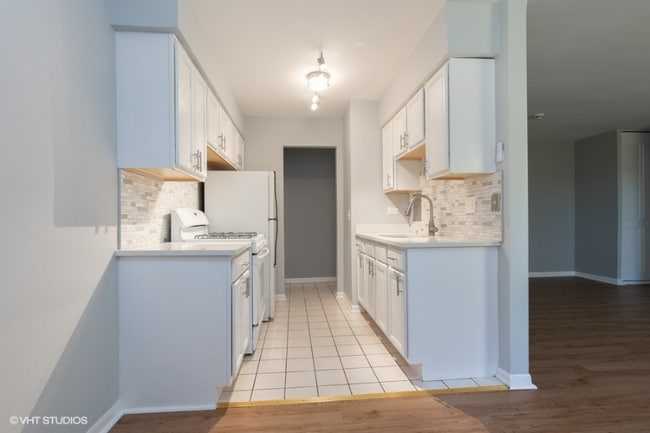 1660 Green Bay Rd in Highland Park, IL - Foto de edificio - Building Photo