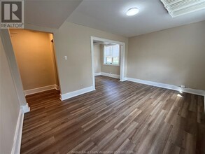 249 Pillette Rd in Windsor, ON - Building Photo - Building Photo