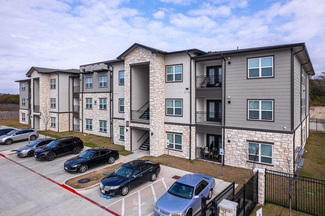 Ridge At Lancaster in Dallas, TX - Building Photo