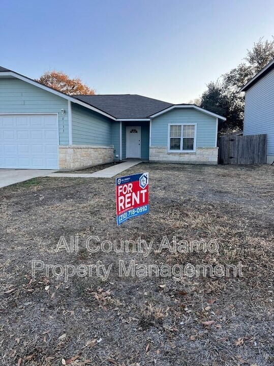 8133 Morning Grove in Converse, TX - Building Photo