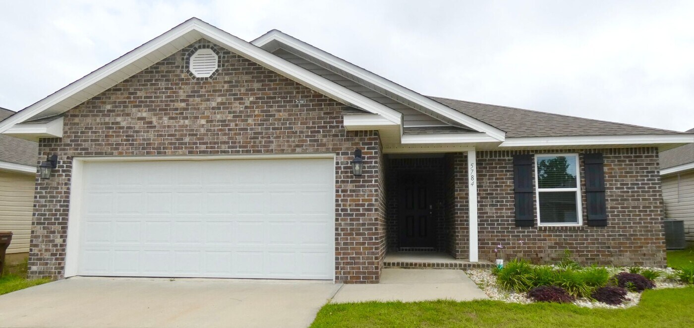 5784 Guinevere Ln in Milton, FL - Building Photo