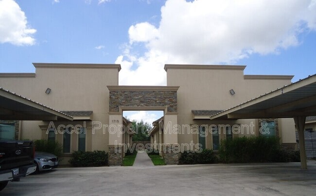 property at 1715 W Smith Dr