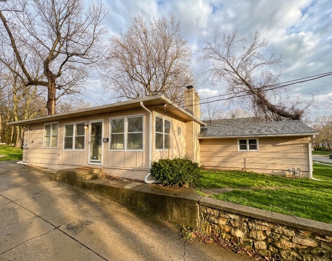 property at 1413 S Sterling Ave