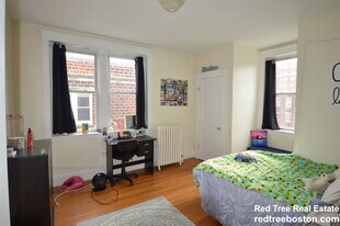 62 Egmont St, Unit 6 in Brookline, MA - Building Photo