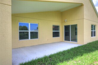 8346 99th Ct in Vero Beach, FL - Building Photo - Building Photo