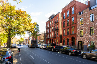 366 Lafayette Ave in Brooklyn, NY - Foto de edificio - Building Photo