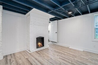 218 Laurel Ave SW-Unit -B in Atlanta, GA - Building Photo - Building Photo