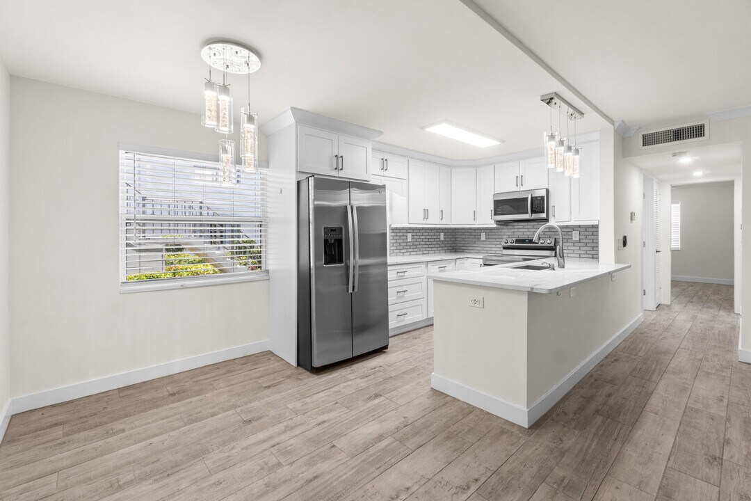 6 Burgundy A in Delray Beach, FL - Building Photo