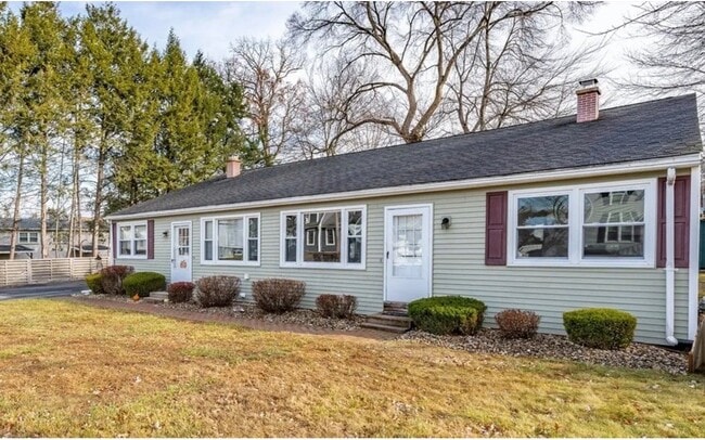 11 Hope Farms Dr in Agawam, MA - Building Photo - Building Photo