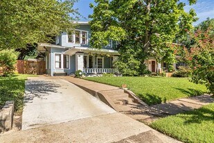 215 S Montclair Ave in Dallas, TX - Building Photo