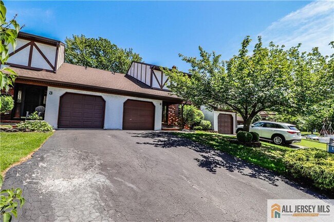2 Chesterfield Way in Sayreville, NJ - Building Photo - Building Photo