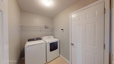 11861 Lake Fern Dr in Jacksonville, FL - Building Photo - Building Photo