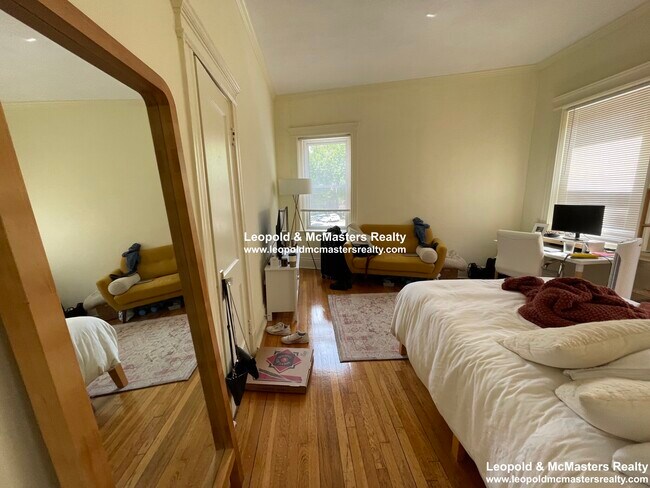 112 Queensberry St, Unit A in Boston, MA - Building Photo - Building Photo