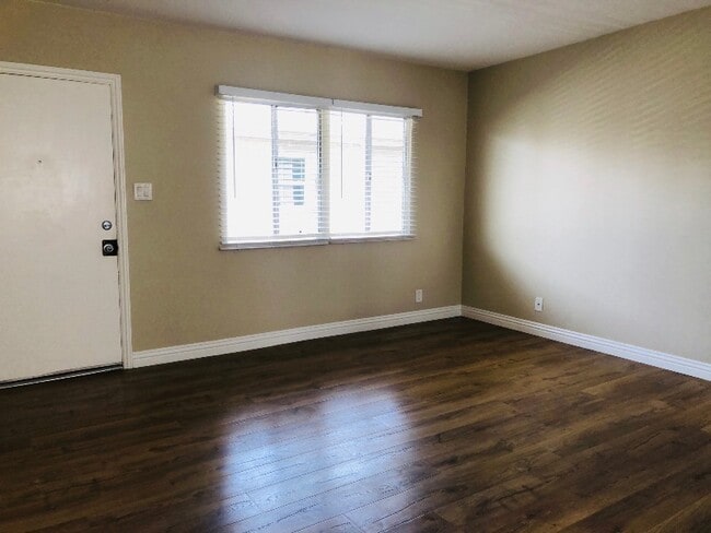 1804 12th St, Unit 4 in Manhattan Beach, CA - Building Photo - Building Photo