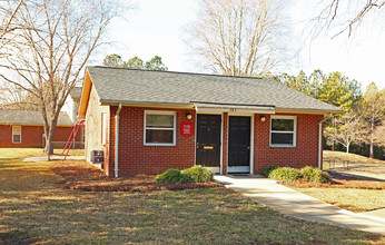 Knolwood Apartments in Lancaster, SC - Foto de edificio - Building Photo