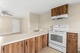 Lost Lake Apartments in Crystal River, FL - Building Photo - Interior Photo