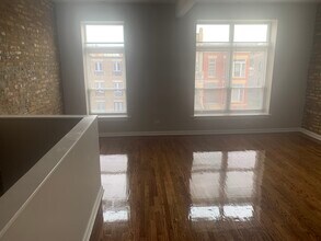 2833 W Warren Blvd, Unit 2 in Chicago, IL - Building Photo - Building Photo