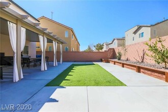 6427 Holland Hills St in Las Vegas, NV - Foto de edificio - Building Photo