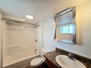 1121 Monitor Ave in Wenatchee, WA - Foto de edificio - Building Photo