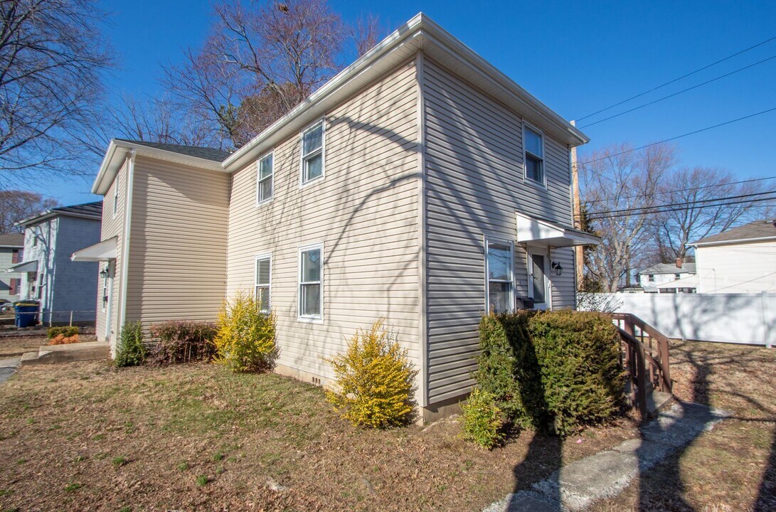 56 Thompson Cir in Newark, DE - Building Photo