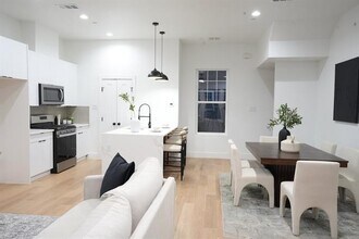 629 N Tyler St in Dallas, TX - Foto de edificio - Building Photo