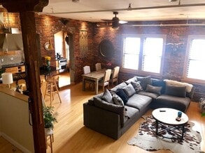 27 Fayette St, Unit 401 in Beverly, MA - Foto de edificio - Building Photo