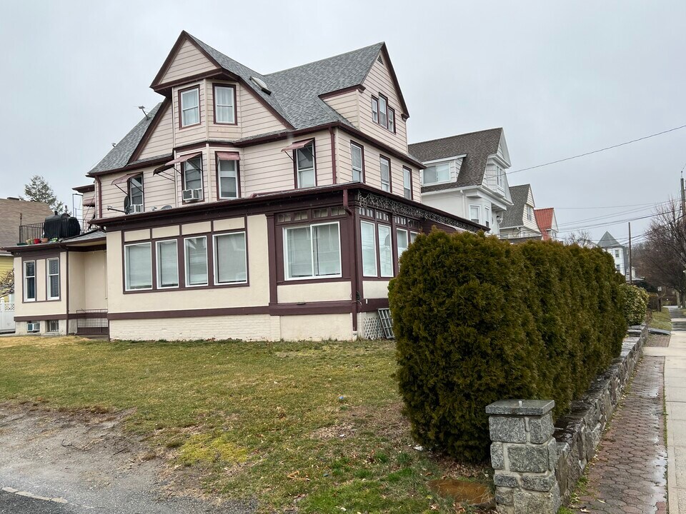 280 Rich Ave in Mount Vernon, NY - Building Photo