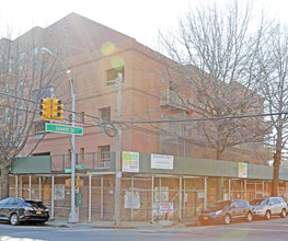 35-01 Leavitt St in Flushing, NY - Building Photo - Primary Photo