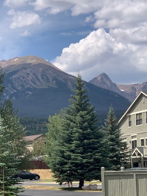 120 Mountain Vista Ln in Silverthorne, CO - Building Photo