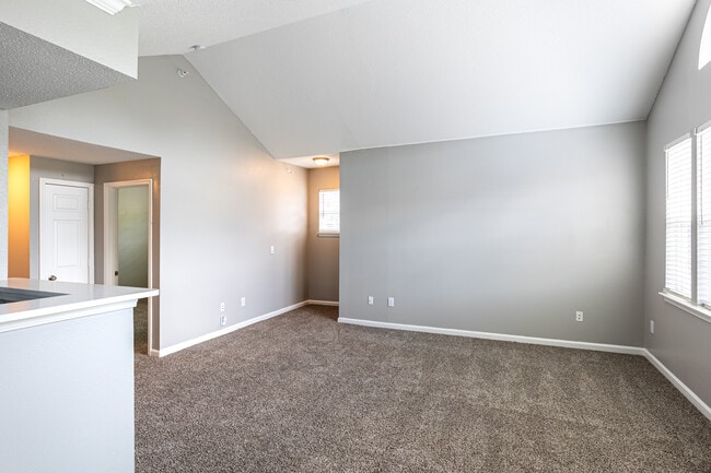 Pinnacle Pointe in Lenexa, KS - Building Photo - Interior Photo