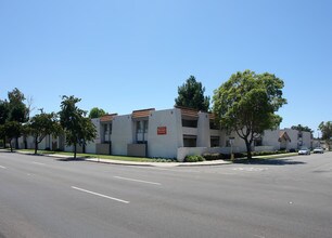 Oxnard Village Apartments in Oxnard, CA - Building Photo - Building Photo