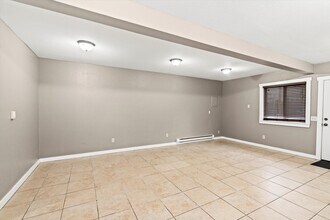 16247 Des Moines Memorial Dr in Burien, WA - Building Photo - Building Photo