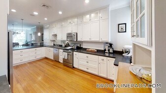 7 Strathmore Rd, Unit 1 in Brookline, MA - Building Photo