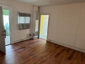 427 Washington St in Eugene, OR - Building Photo - Interior Photo